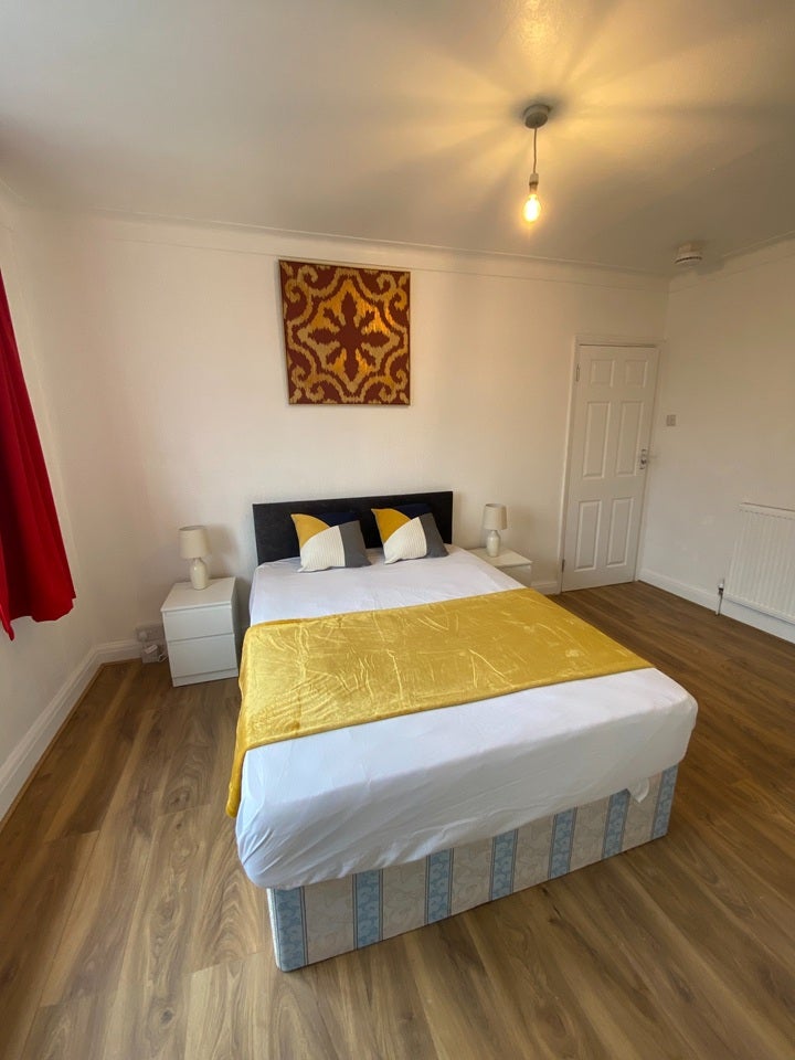 Room Ellesmere Road in Greater London
