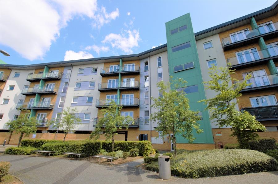 Flat Parkhouse Court in Welwyn Hatfield