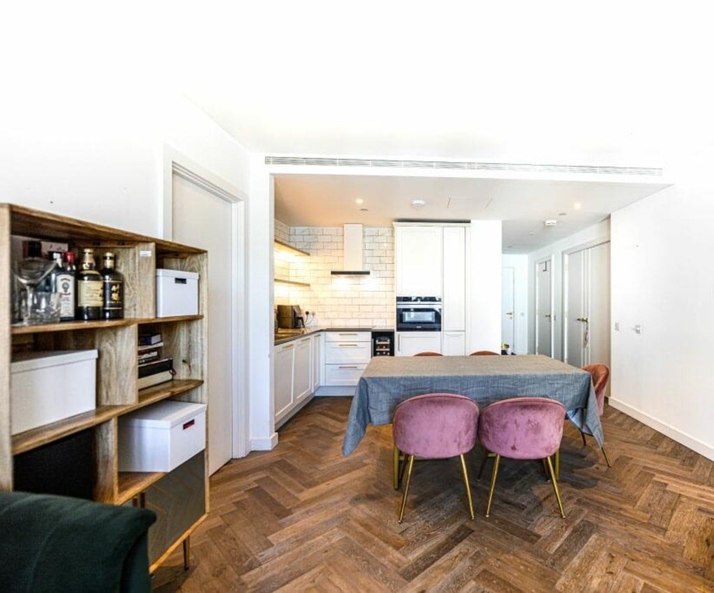 Flat Pennington Quay Walk in Greater London