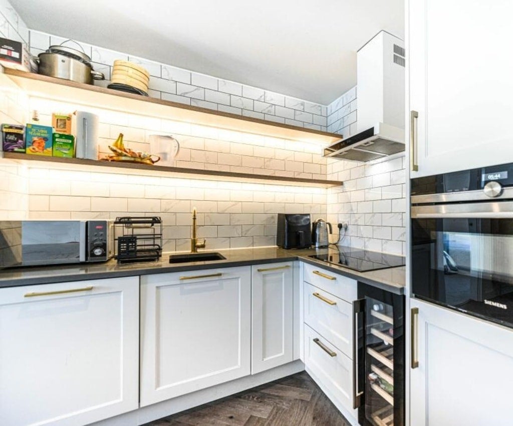 Flat Pennington Quay Walk in Greater London