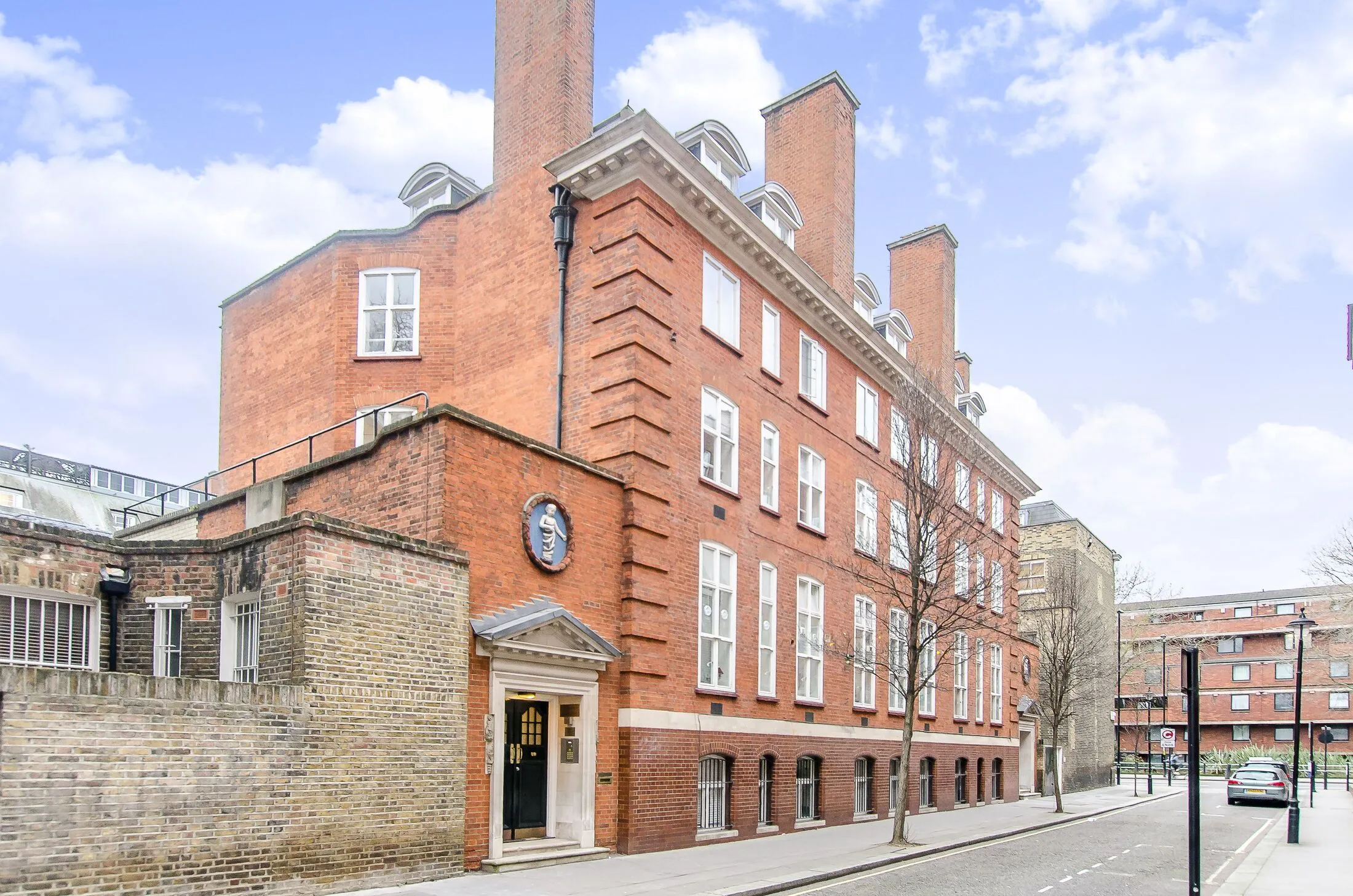 Flat Vauxhall Bridge Road in City of Westminster