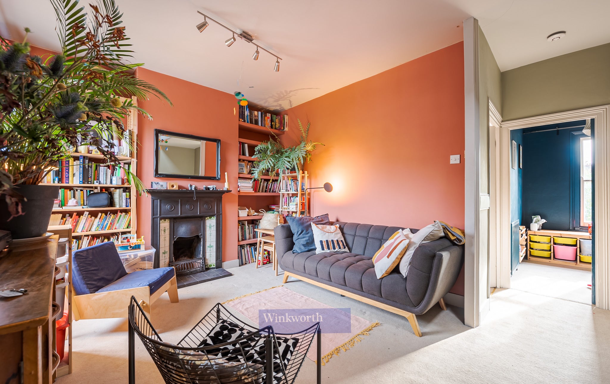 Flat Dawes Street in Greater London