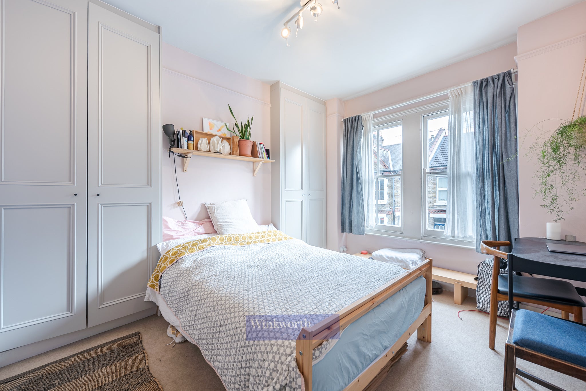 Flat Dawes Street in Greater London
