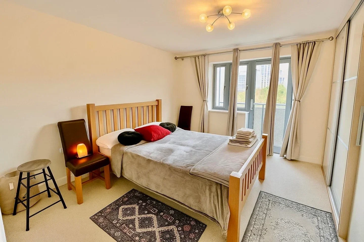 Flat Agate Close in Greater London