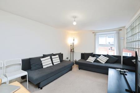 Flat Freebournes Road in Witham