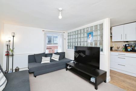 Flat Freebournes Road in Witham