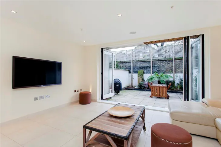 House Willow Walk in Greater London