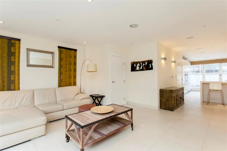 House Willow Walk in Greater London