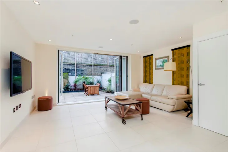 House Willow Walk in Greater London