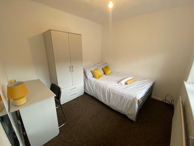 Flat Fladbury Crescent in Birmingham