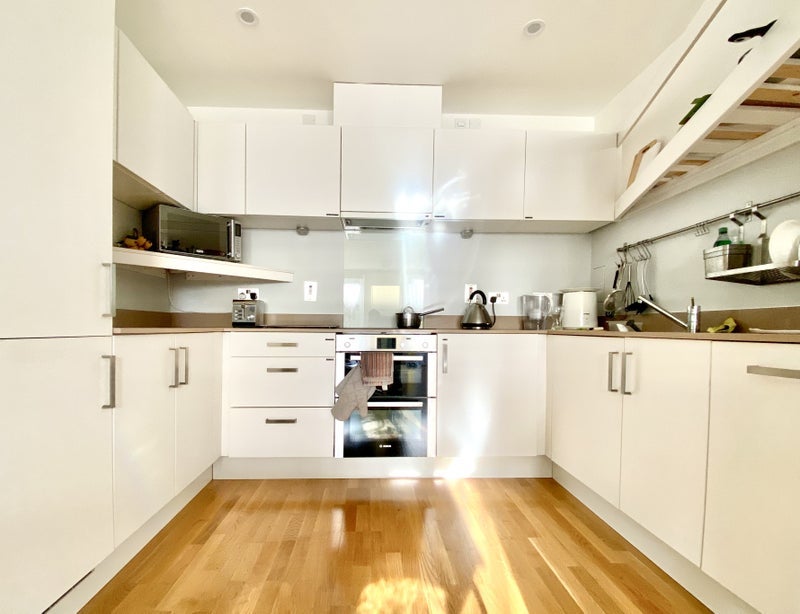 Flat White Horse Lane in Greater London