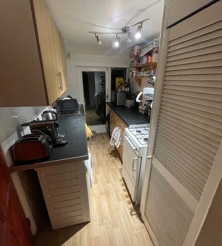 Room Kenlor Road in Greater London