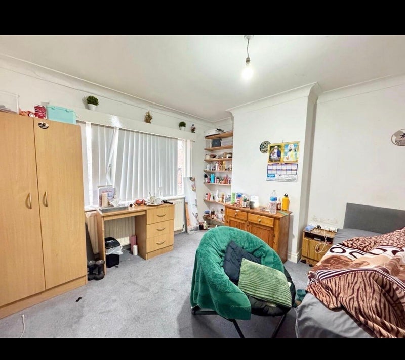 Room Hartley Avenue in Leeds