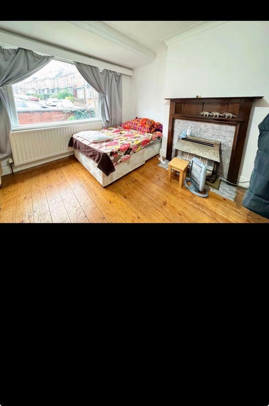 Room Hartley Avenue in Leeds