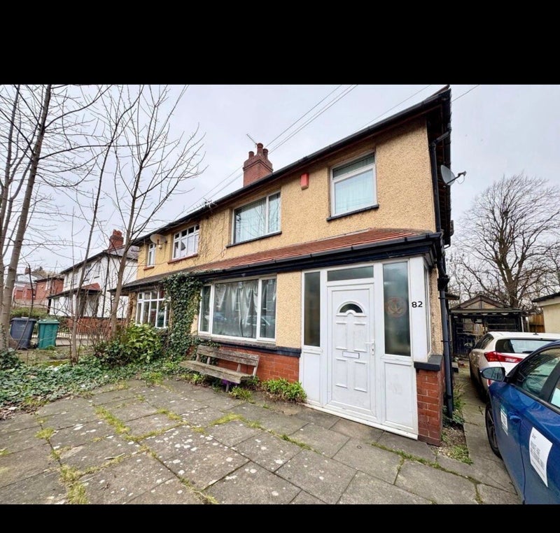 Room Hartley Avenue in Leeds
