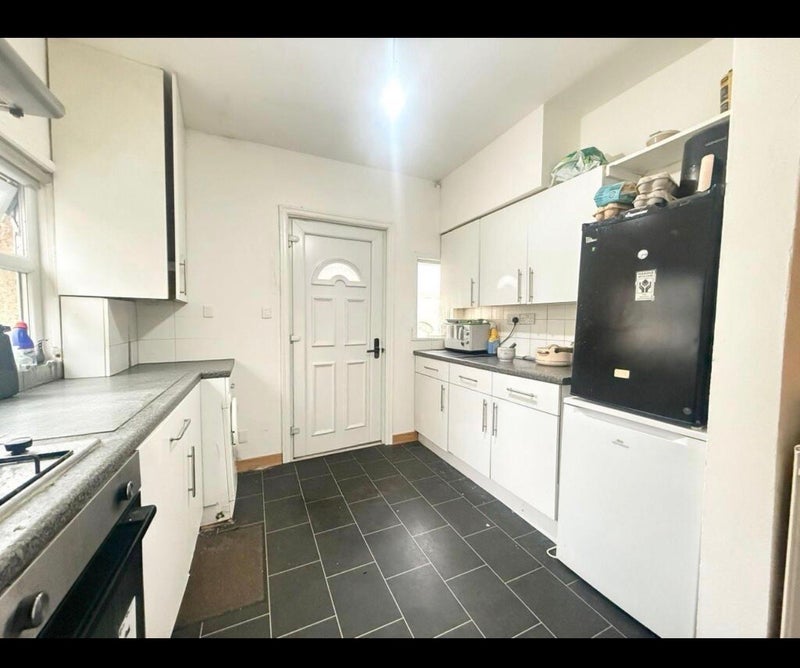 Room Hartley Avenue in Leeds