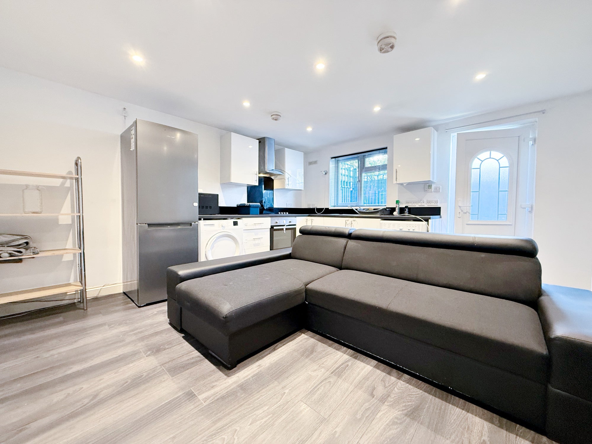 Flat Hadley Gardens in London