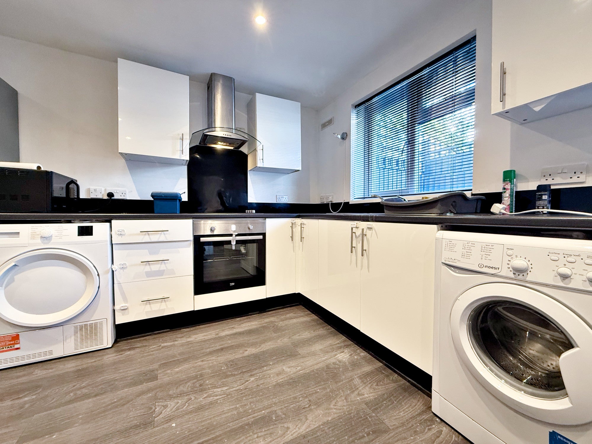 Flat Hadley Gardens in London