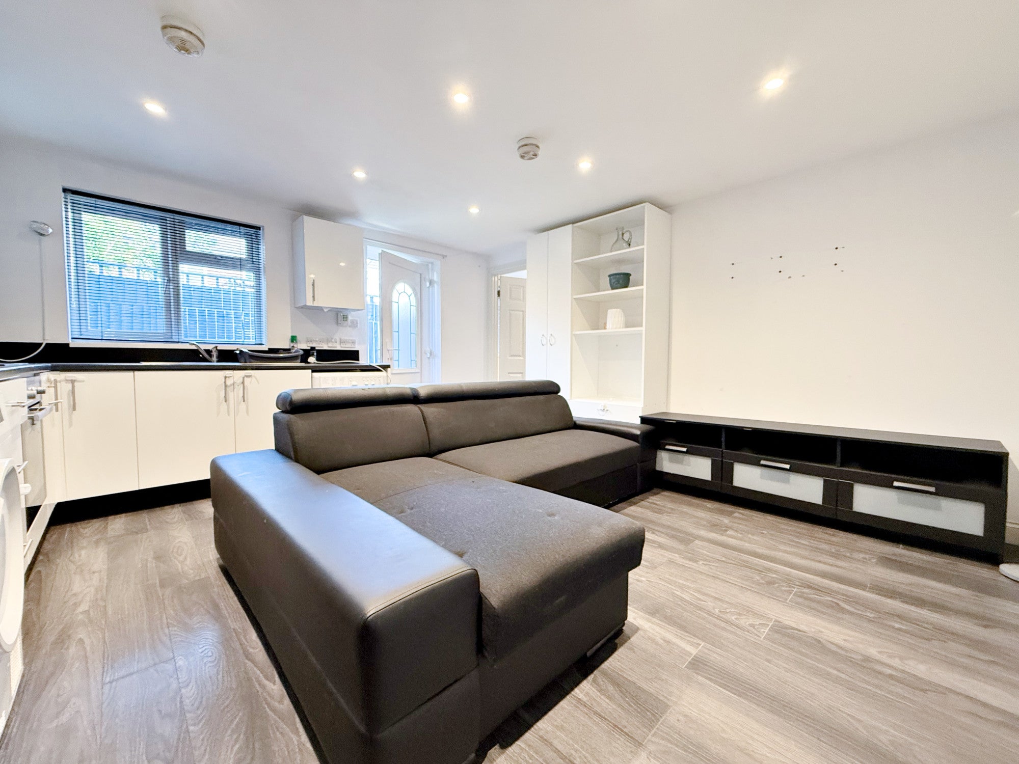 Flat Hadley Gardens in London