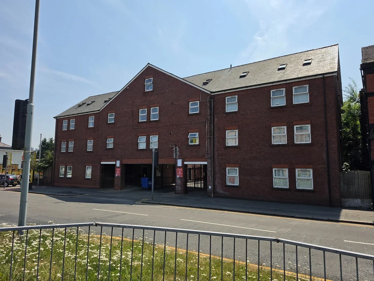 Flat East Prescot Road in Liverpool