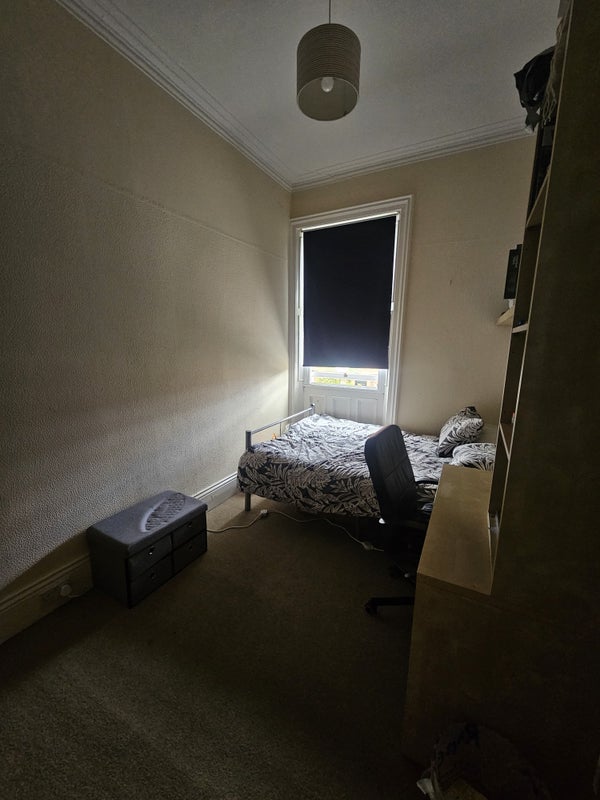 Room Holly Avenue in Newcastle upon Tyne