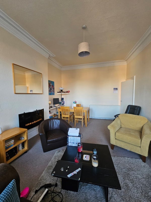 Room Holly Avenue in Newcastle upon Tyne