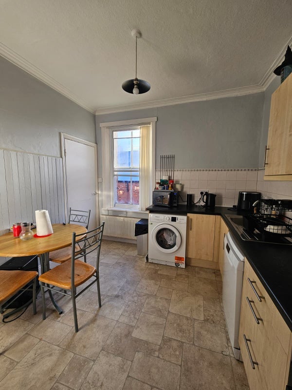 Room Holly Avenue in Newcastle upon Tyne
