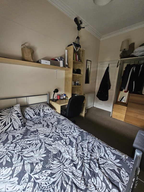 Room Holly Avenue in Newcastle upon Tyne