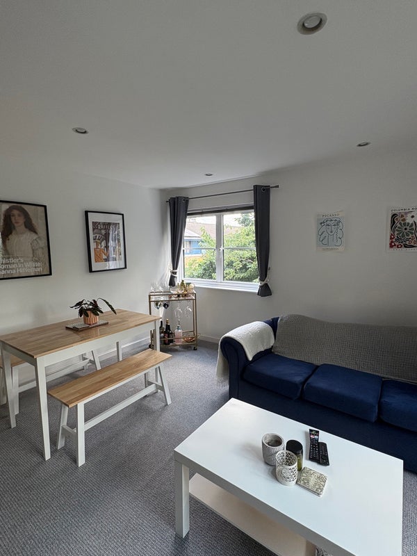 Flat Parnell Road in Greater London