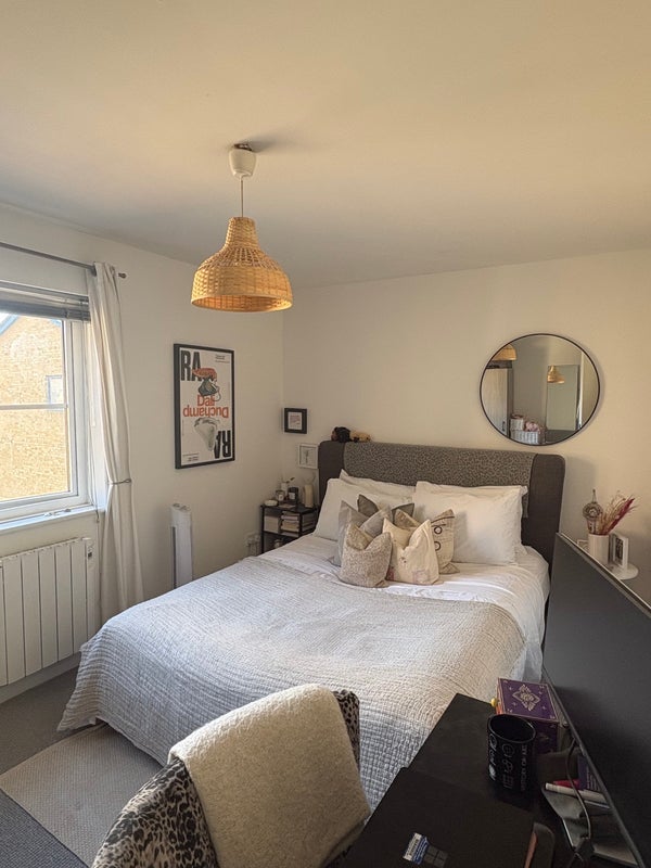 Flat Parnell Road in Greater London