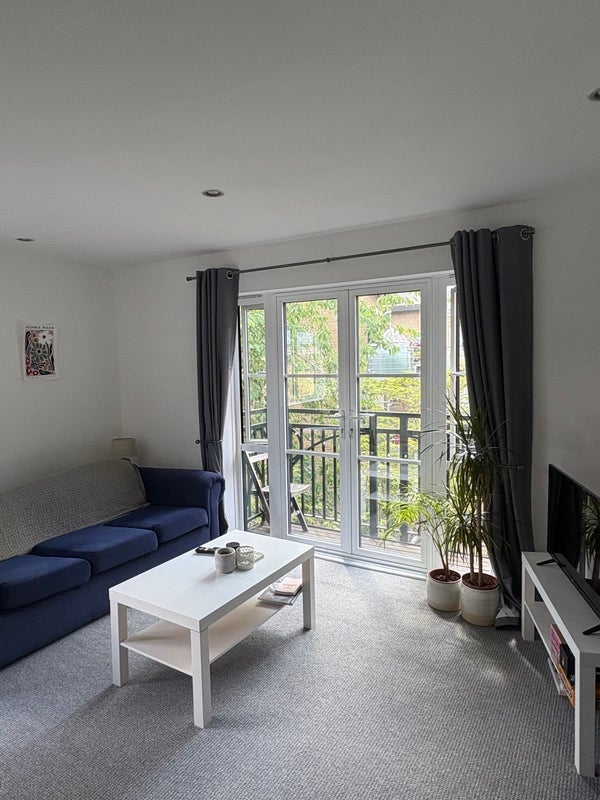 Flat Parnell Road in Greater London