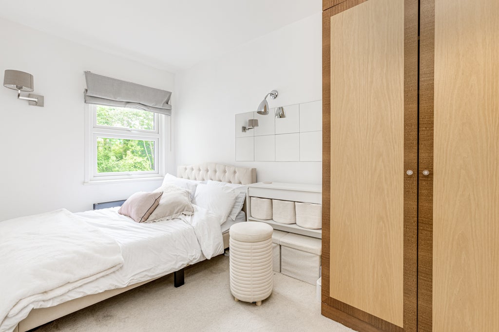 Flat Fernlea Road in Greater London