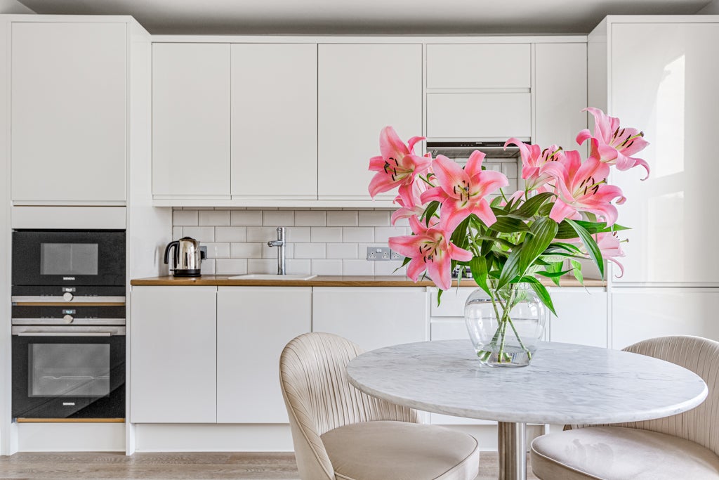 Flat Fernlea Road in Greater London
