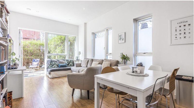 Flat Sears Street in Greater London