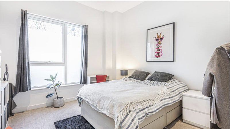 Room Sears Street in Greater London
