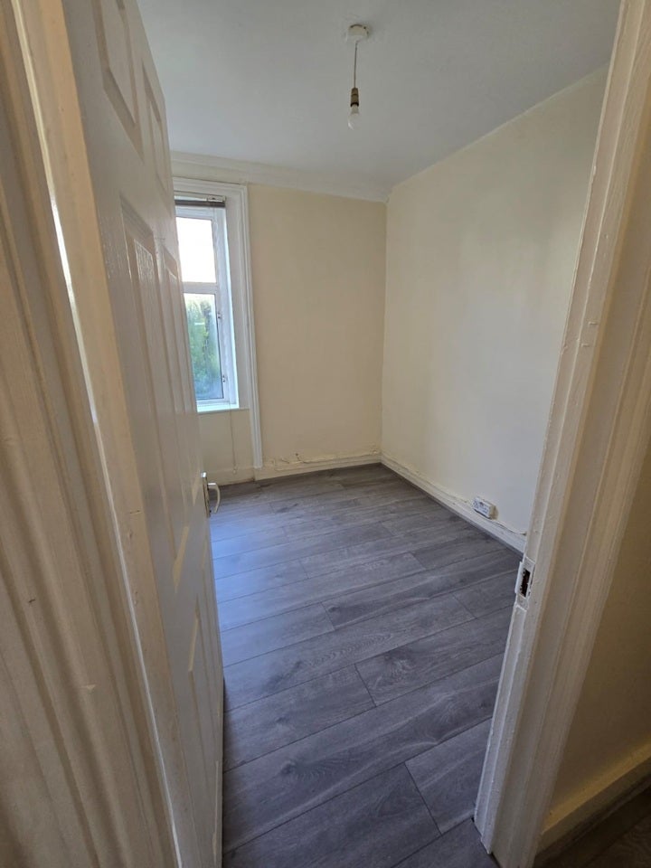 Flat Palmerston Road in Greater London