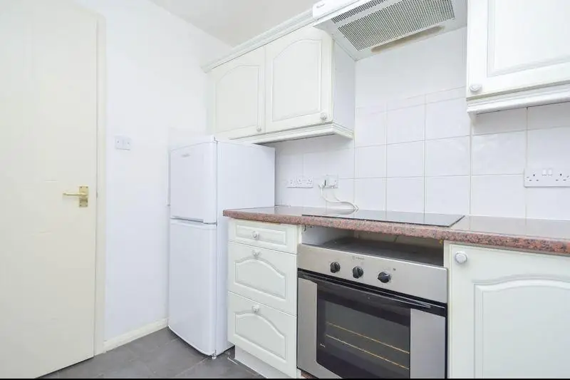 Flat Elbe Street in City of Edinburgh