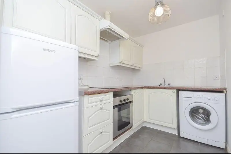 Flat Elbe Street in City of Edinburgh