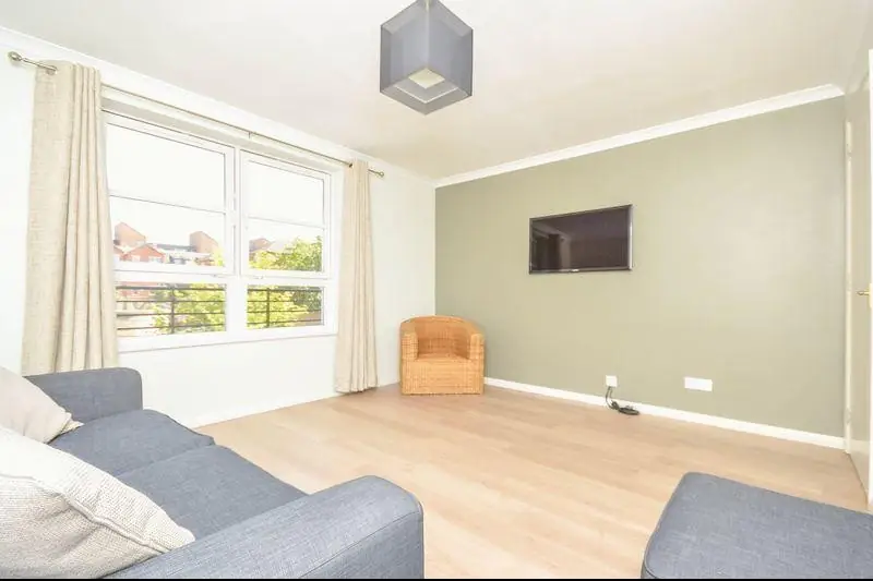 Flat Elbe Street in City of Edinburgh
