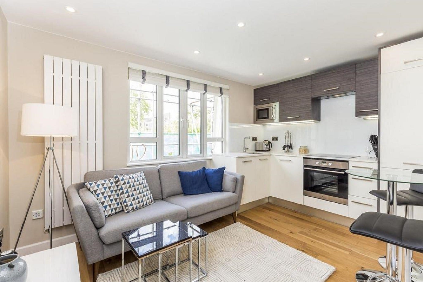 Flat Alleyn Court in City of Westminster