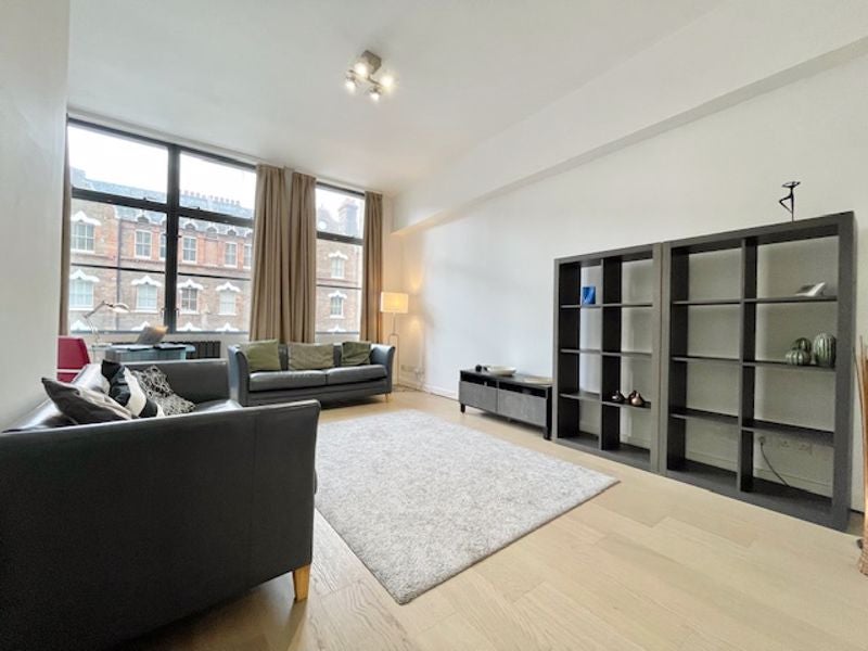 Flat Commercial Street in Greater London