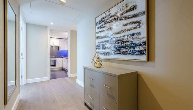 Flat Westferry Circus in Greater London