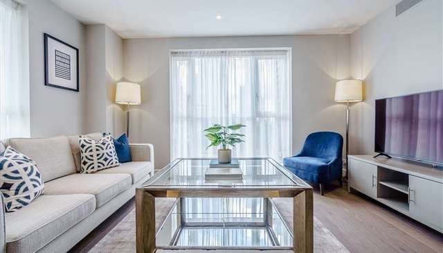 Flat Westferry Circus in Greater London