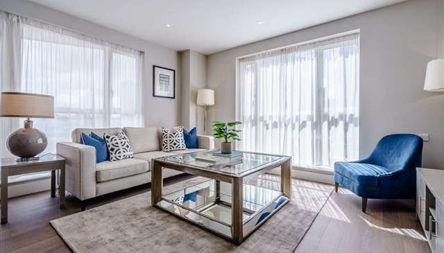 Flat Westferry Circus in Greater London