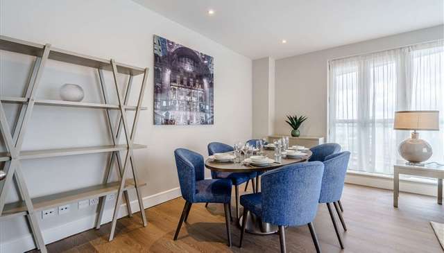 Flat Westferry Circus in Greater London
