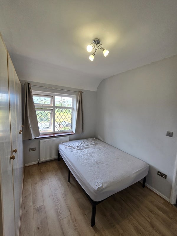 Room Goresbrook Road in London