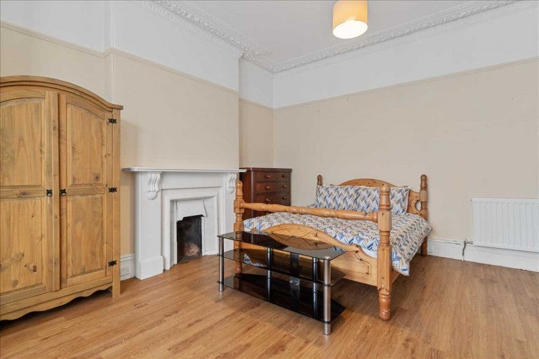 Room Dale Road in Plymouth