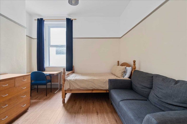 Room Dale Road in Plymouth