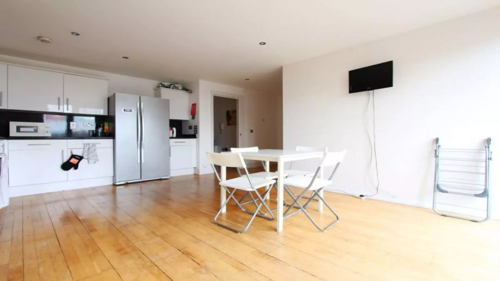 Flat Copenhagen Place in Greater London