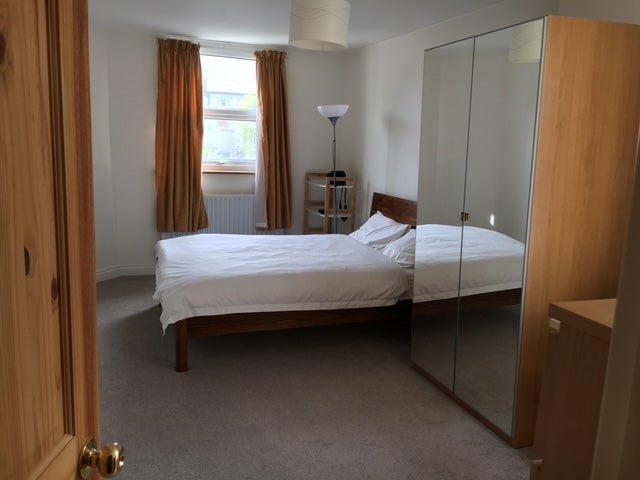 Room Earlsmead Road in Greater London